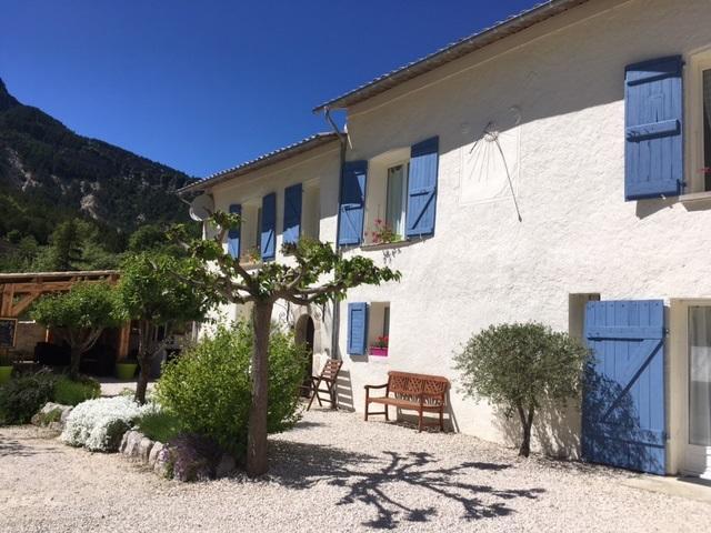 Camping Calme Et Nature Castellane Exterior photo